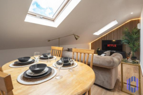 Scandi Loft Style Apartment - Sleeps 6 - near Manchester Airport